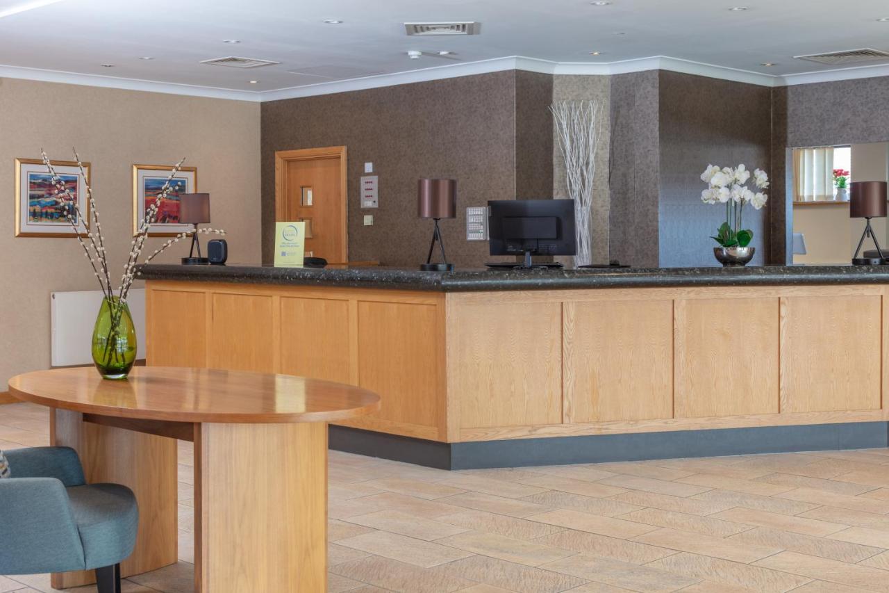 Hampshire Court Hotel & Spa Basingstoke Exterior photo