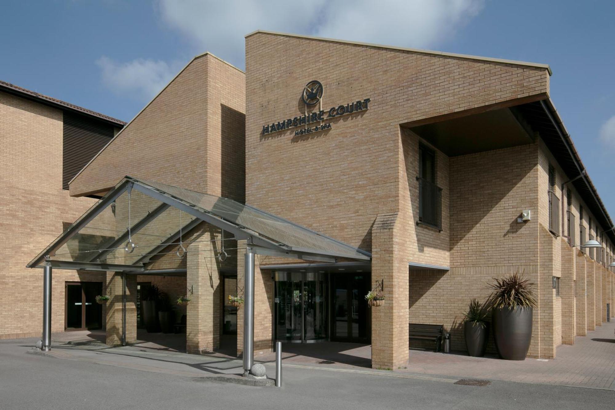 Hampshire Court Hotel & Spa Basingstoke Exterior photo
