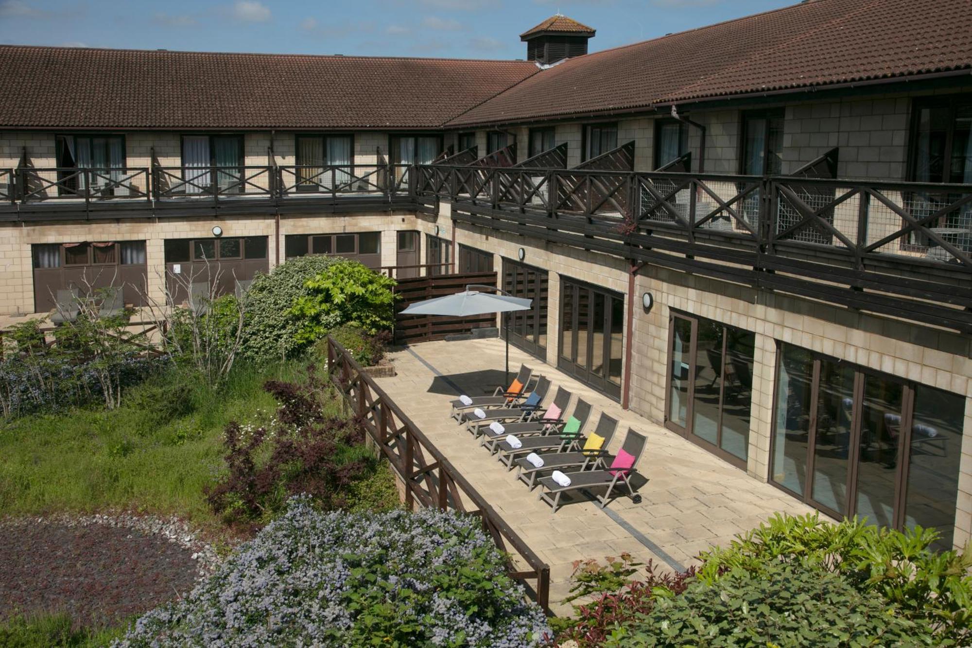 Hampshire Court Hotel & Spa Basingstoke Exterior photo