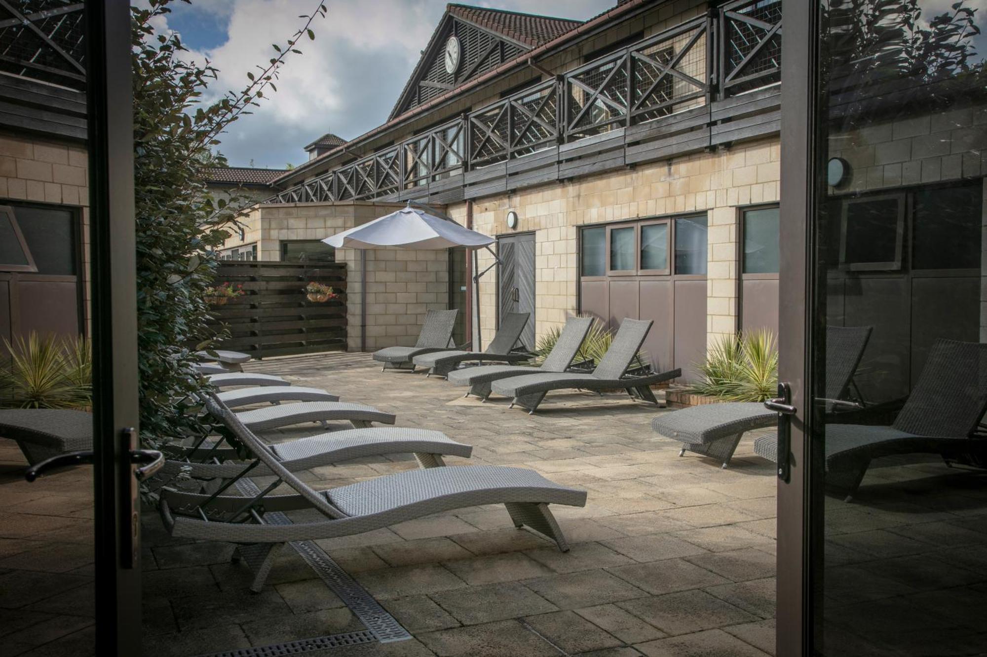 Hampshire Court Hotel & Spa Basingstoke Exterior photo