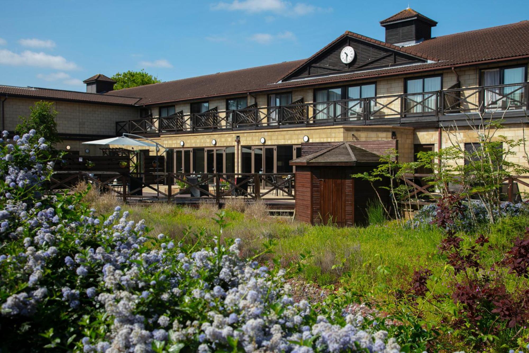 Hampshire Court Hotel & Spa Basingstoke Exterior photo