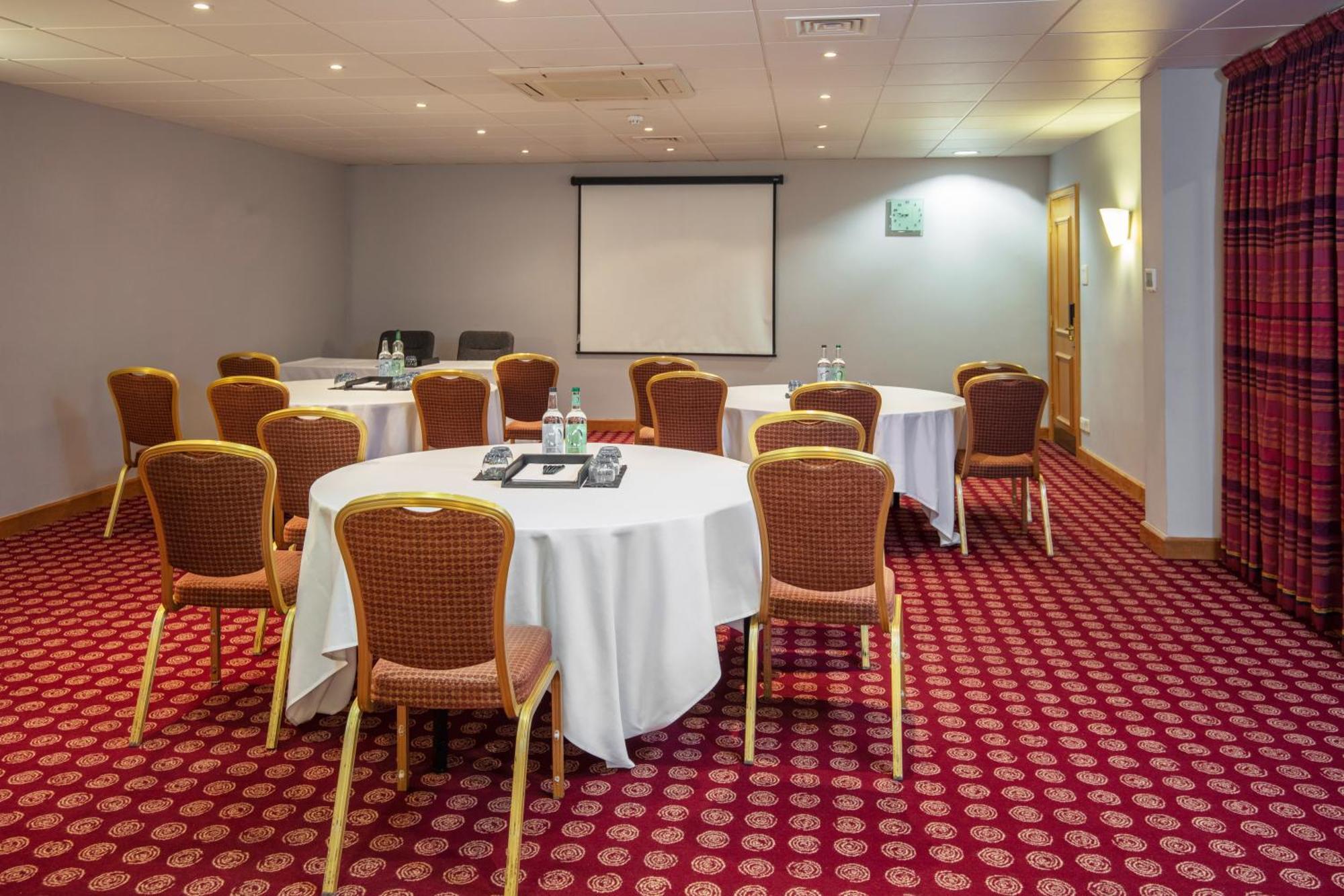 Hampshire Court Hotel & Spa Basingstoke Exterior photo