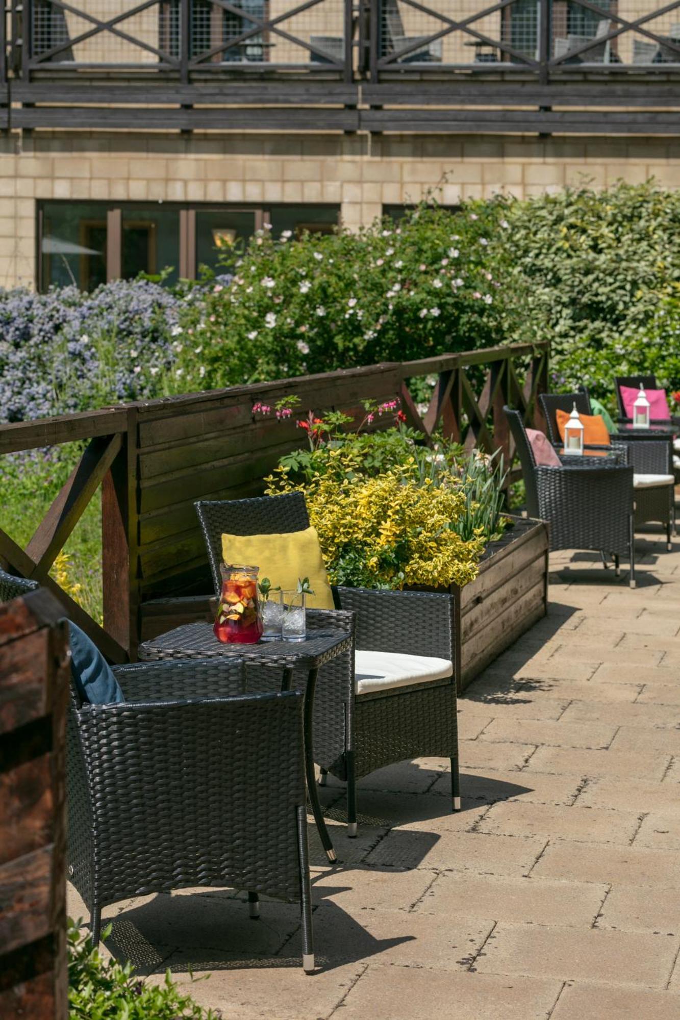 Hampshire Court Hotel & Spa Basingstoke Exterior photo